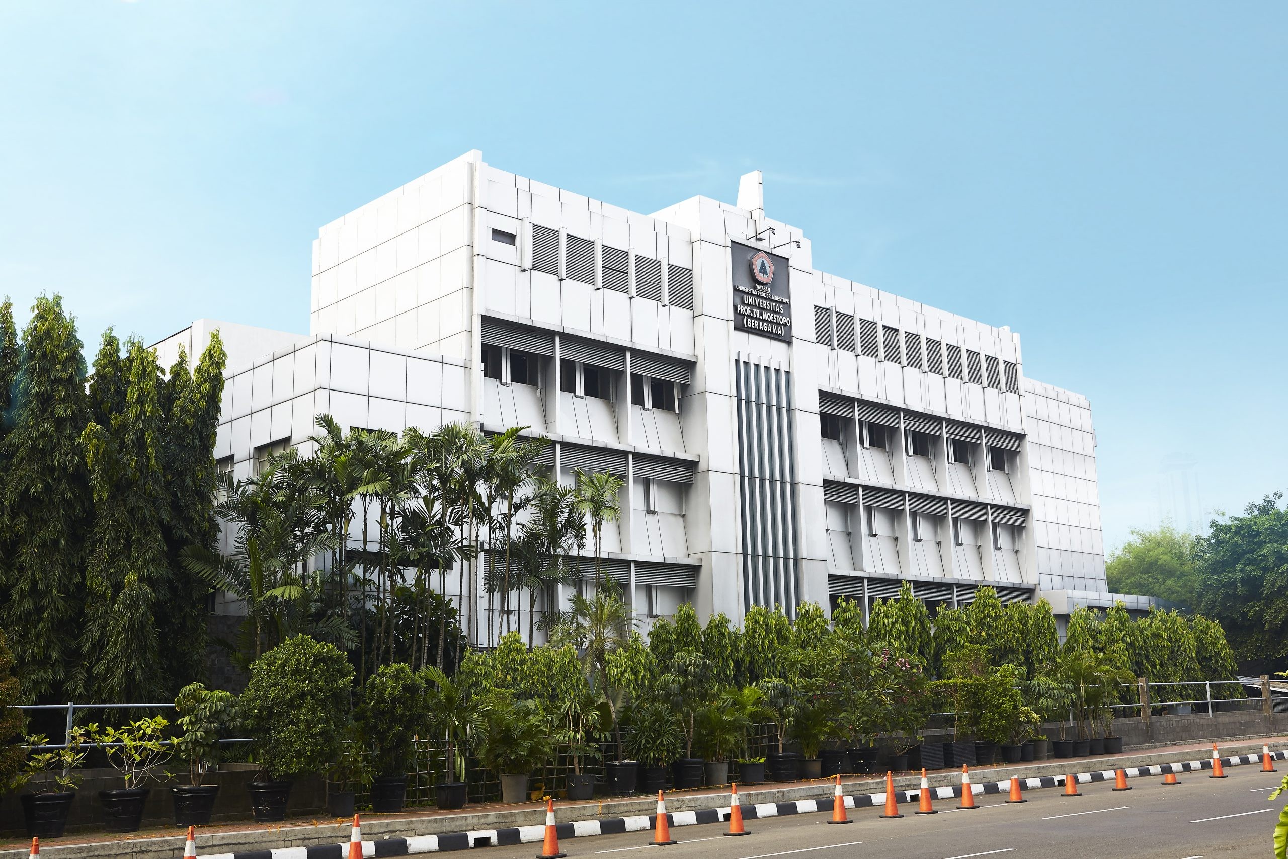 Demi Wujudkan Kampus Kelas Dunia, Universitas Moestopo Lakukan Penyegaran