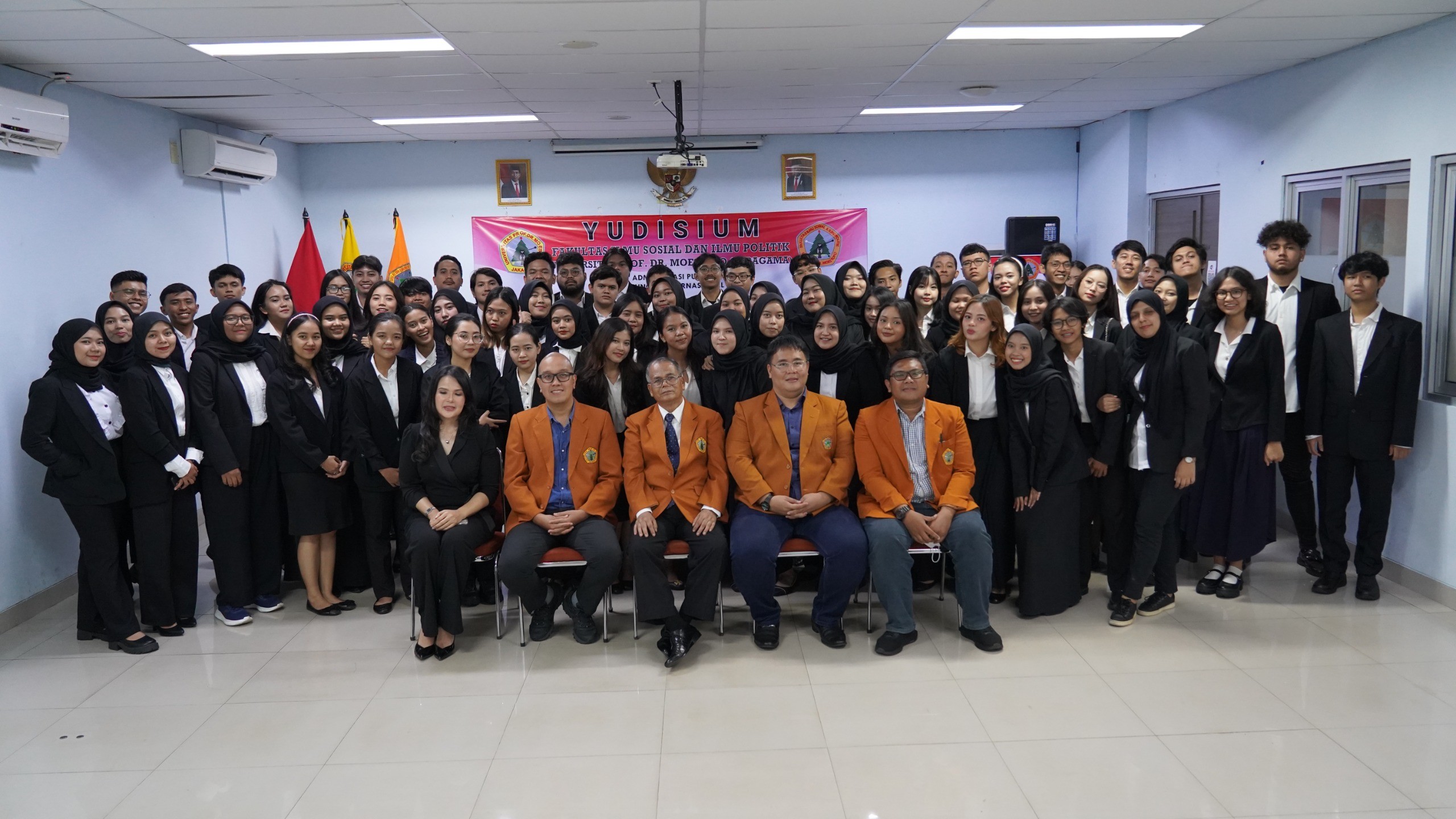 72 Mahasiswa FISIP Universitas Moestopo Ikut Yudisium