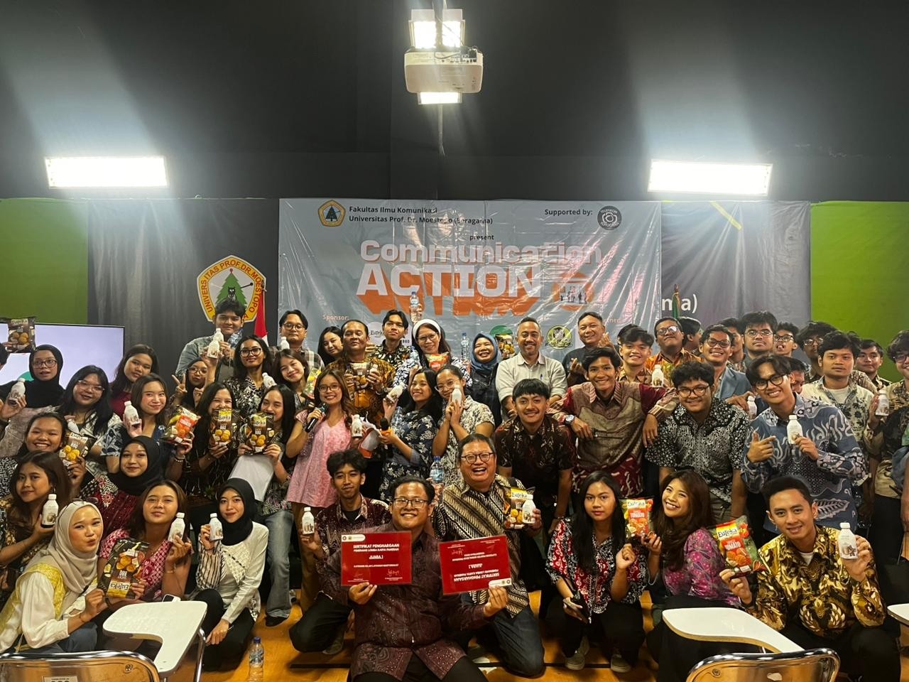 FIKOM UNIVERSITAS MOESTOPO ASAH KEMAMPUAN MAHASISWA MELALUI TALK SHOW “COMMUNICATION ACTION: FRAME OF REALITY”