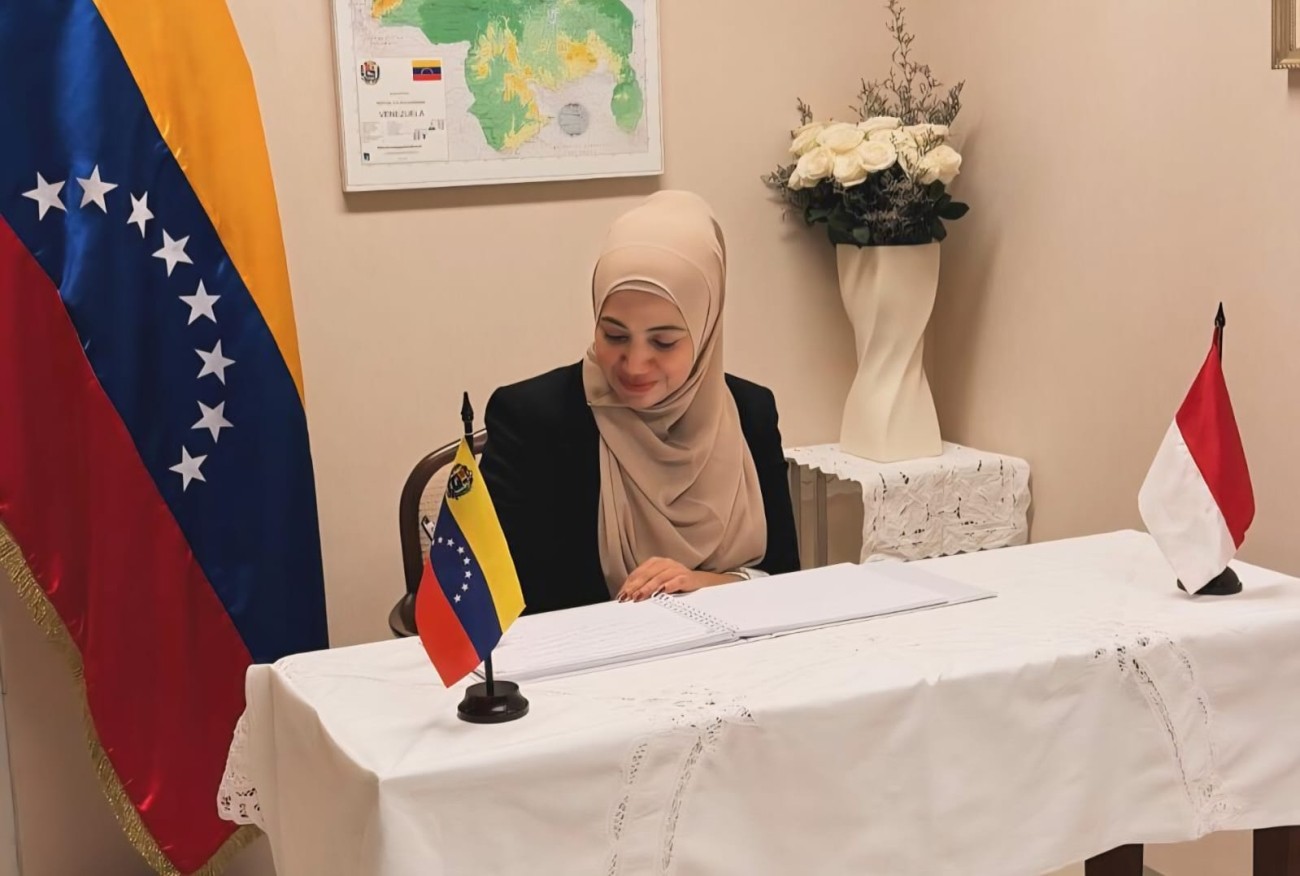 Prodi Hubungan Internasional Universitas Moestopo Sampaikan Belasungkawa kepada Venezuela Melalui Penandatanganan Condolence Book